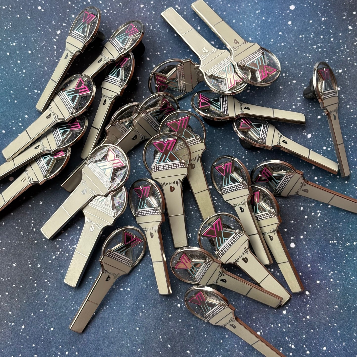 Xdinary Heroes Flatbong Lightstick Enamel Pin