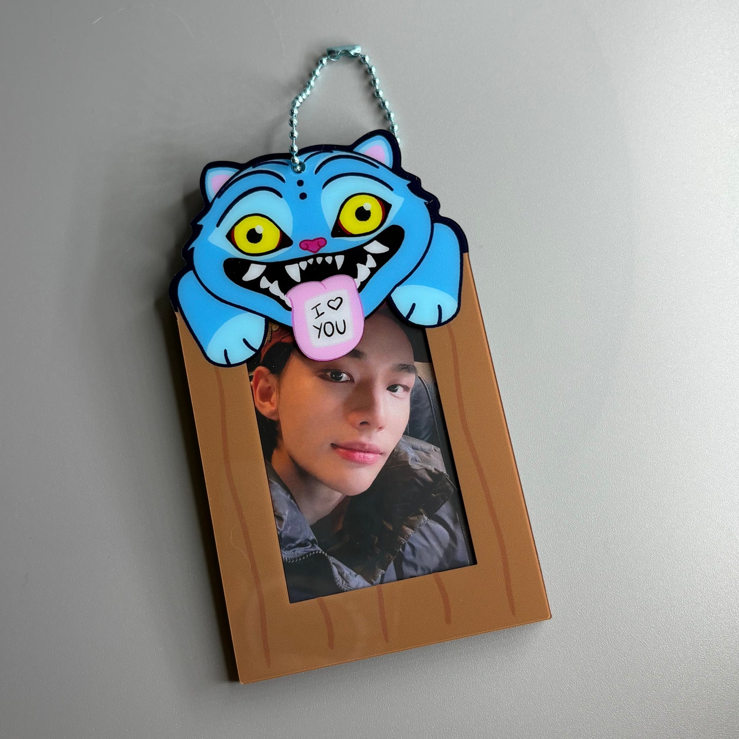 ** PRE-ORDER ** Kpop Demon Hunters Derpy Tiger Acrylic Photocard Holder
